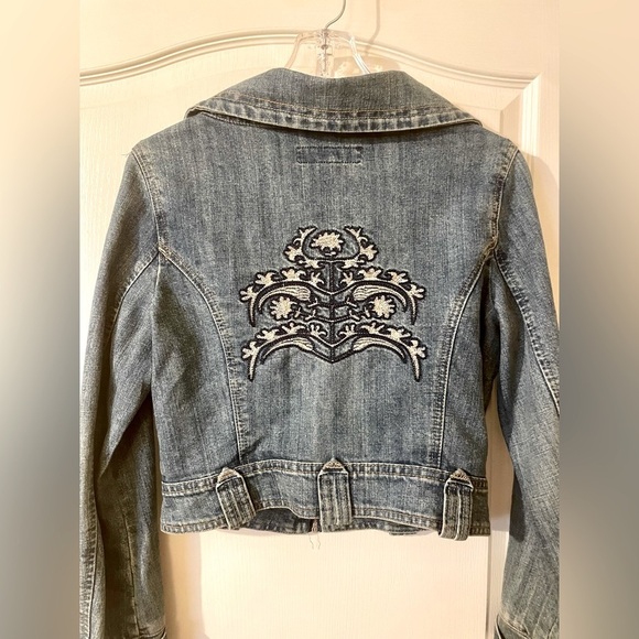 Baccini Cropped Denim Jean Jacket Cropped Embroidered Size M Y2K Button Zipper - Picture 6 of 9
